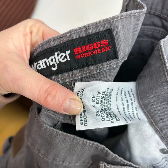 Bundle (2) Wrangler Riggs Workwear Cargo Pants Gray Tan Mens 42x32 - Picture 5 of 8